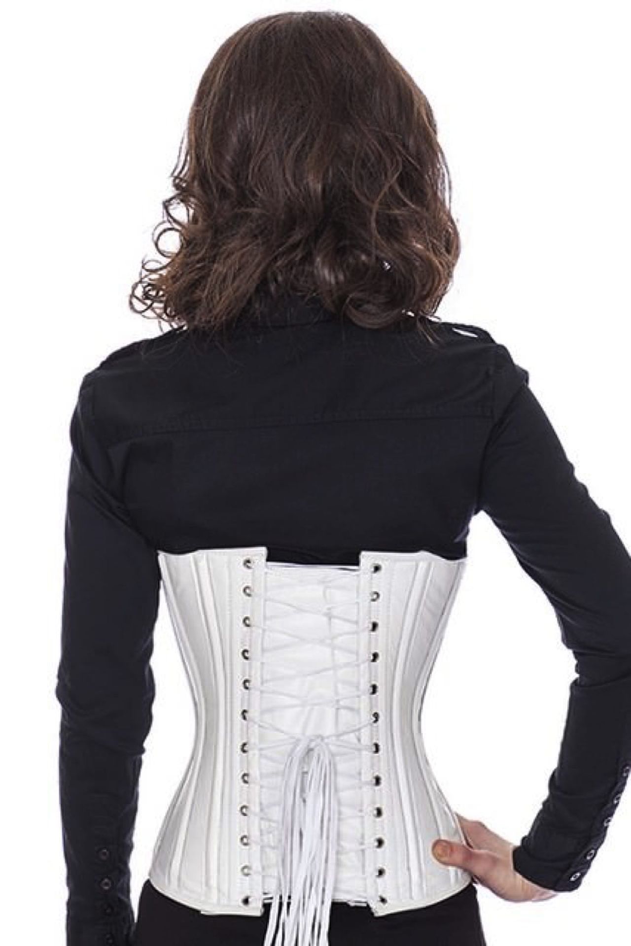 Korsett weiß Leder Unterbrustkorsett Schnallen Back view of the leather halterneck corset on a model, focusing on the classic tightlacing ribbon structure