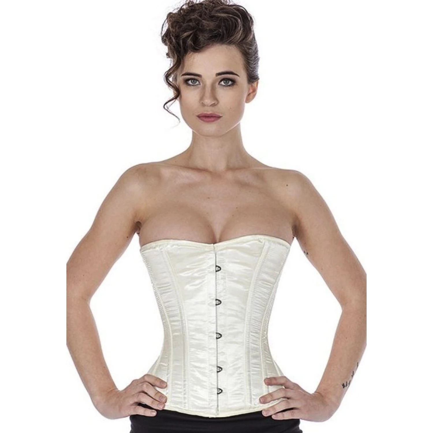 Espartilho meia-taça de cetim em marfim/champanhe – elegante espartilho com cordões Modelo vestindo um elegante corset meio busto de cetim marfim com forro interno de algodão