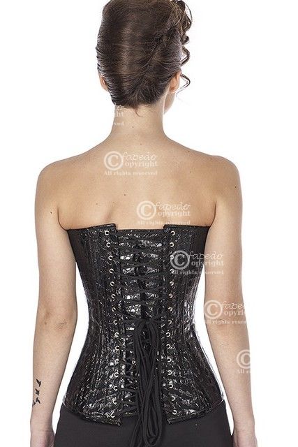 Corsetto nero in vernice coccodrillo sopra il seno Corsetto nero in vernice coccodrillo sopra il seno
