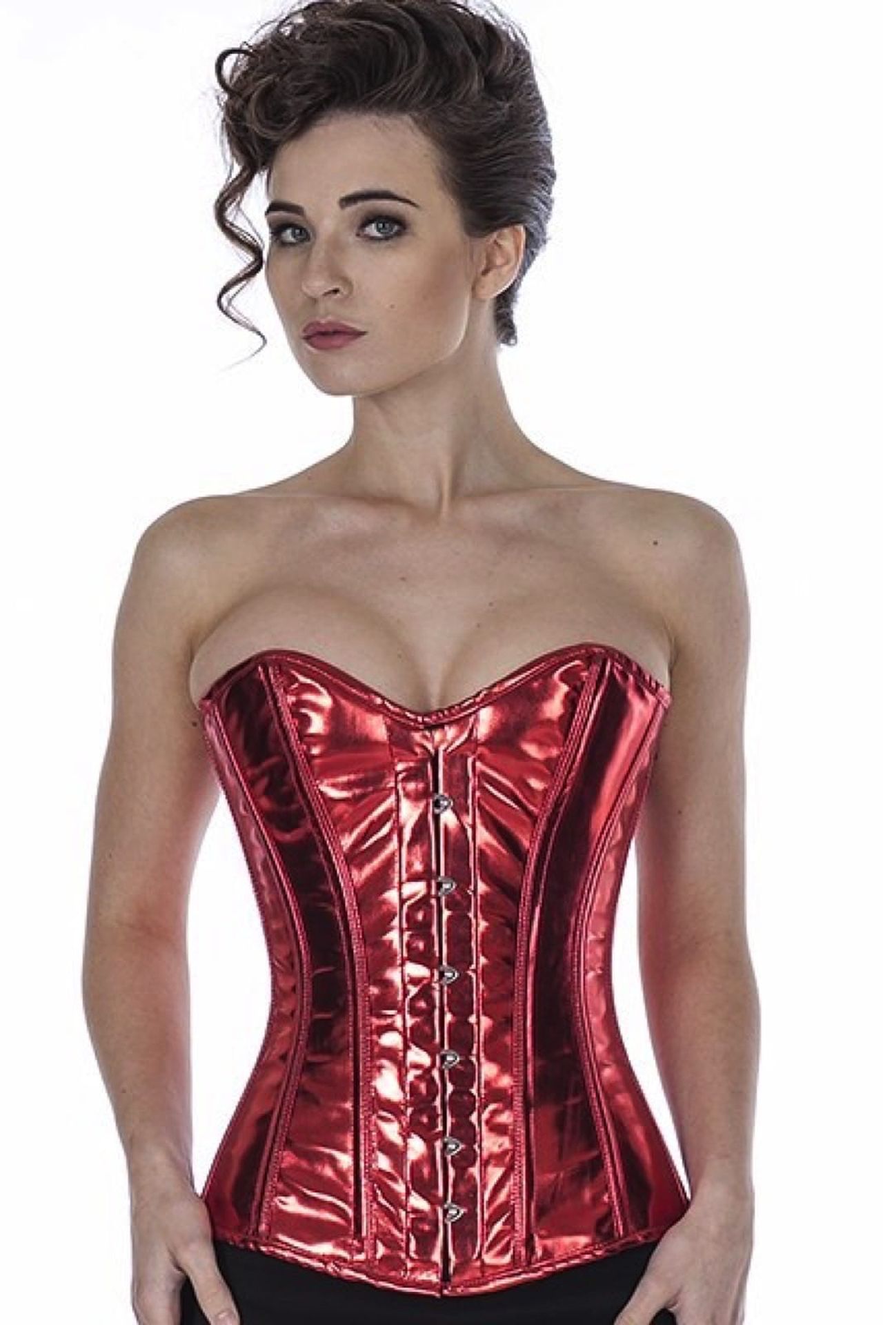 Corsetto rosso lucido glitterato sopra il seno Corsetto rosso lucido glitterato sopra il seno