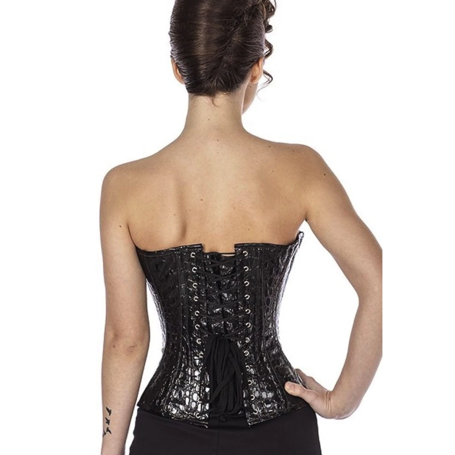 Vinyl corset as a half-bust corset in black crocodile design – elegant made-to-measure waist shaper Back view of a model in a vinyl half-bust tightlacing corset in black croco pattern with classic back lacing