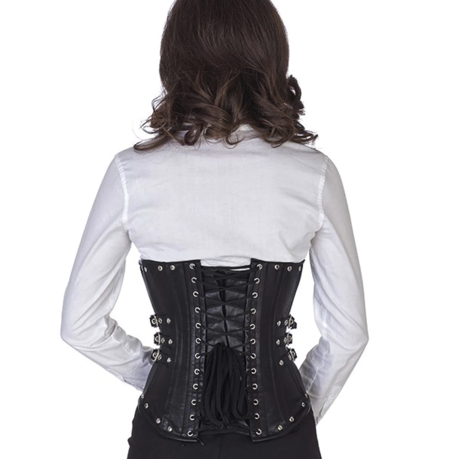 Schwarzes Leder-Unterbrustkorsett mit Nieten und seitlichen Schnallen Rückansicht des Modells im schwarzen Leder-Schnürkorsett mit Rückenschnürung zur Taillenreduktion