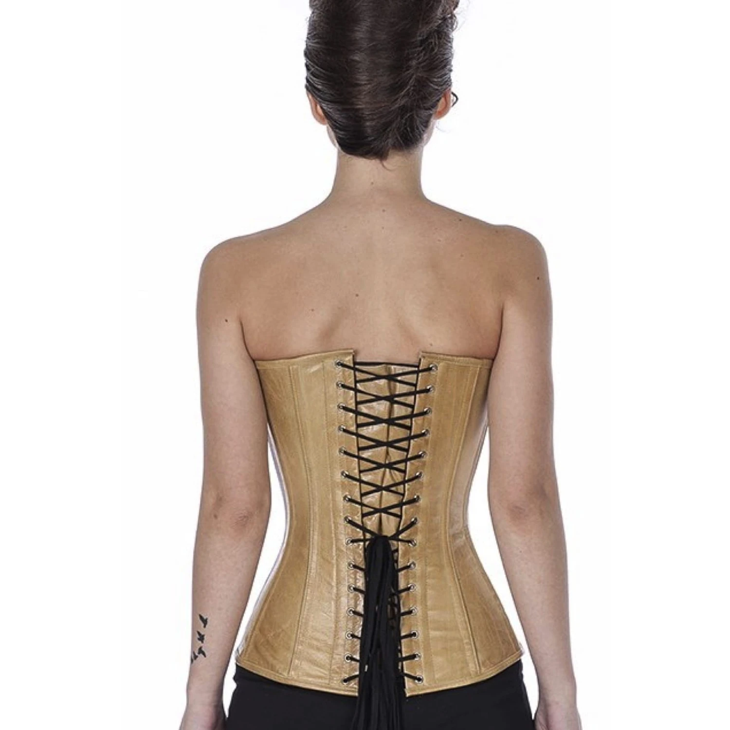 Espartilho de busto inteiro de couro bege – Comprar espartilho de couro genuíno feito à medida Vista traseira na modelo para o corset de couro vollbrustkorsett em beige com amarração clássica nas costas e 14 barbatanas de aço inoxidável.